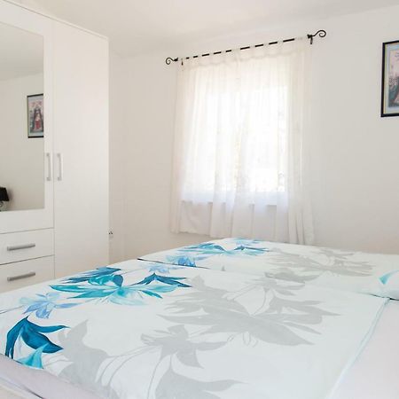 Apartment Ella Рогозница Экстерьер фото