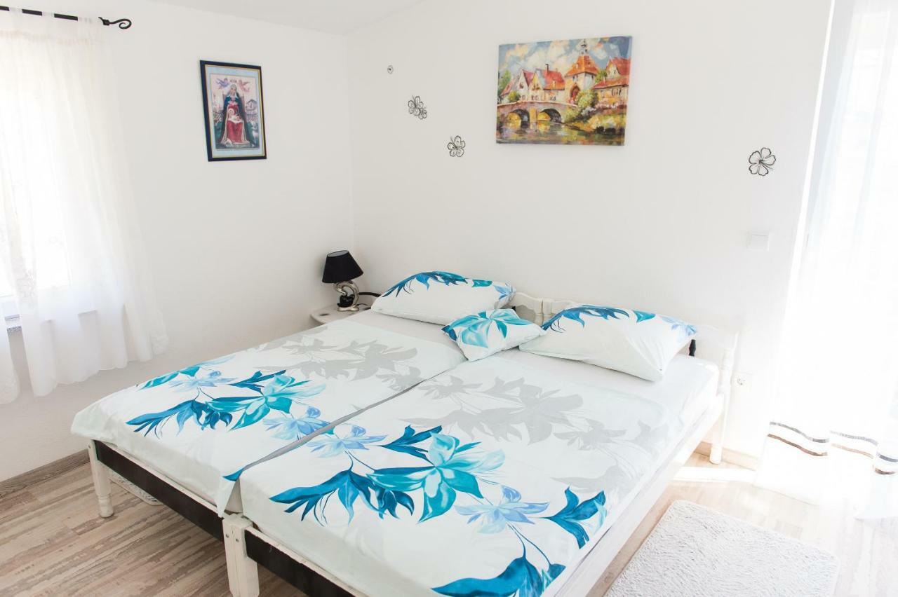 Apartment Ella Рогозница Экстерьер фото